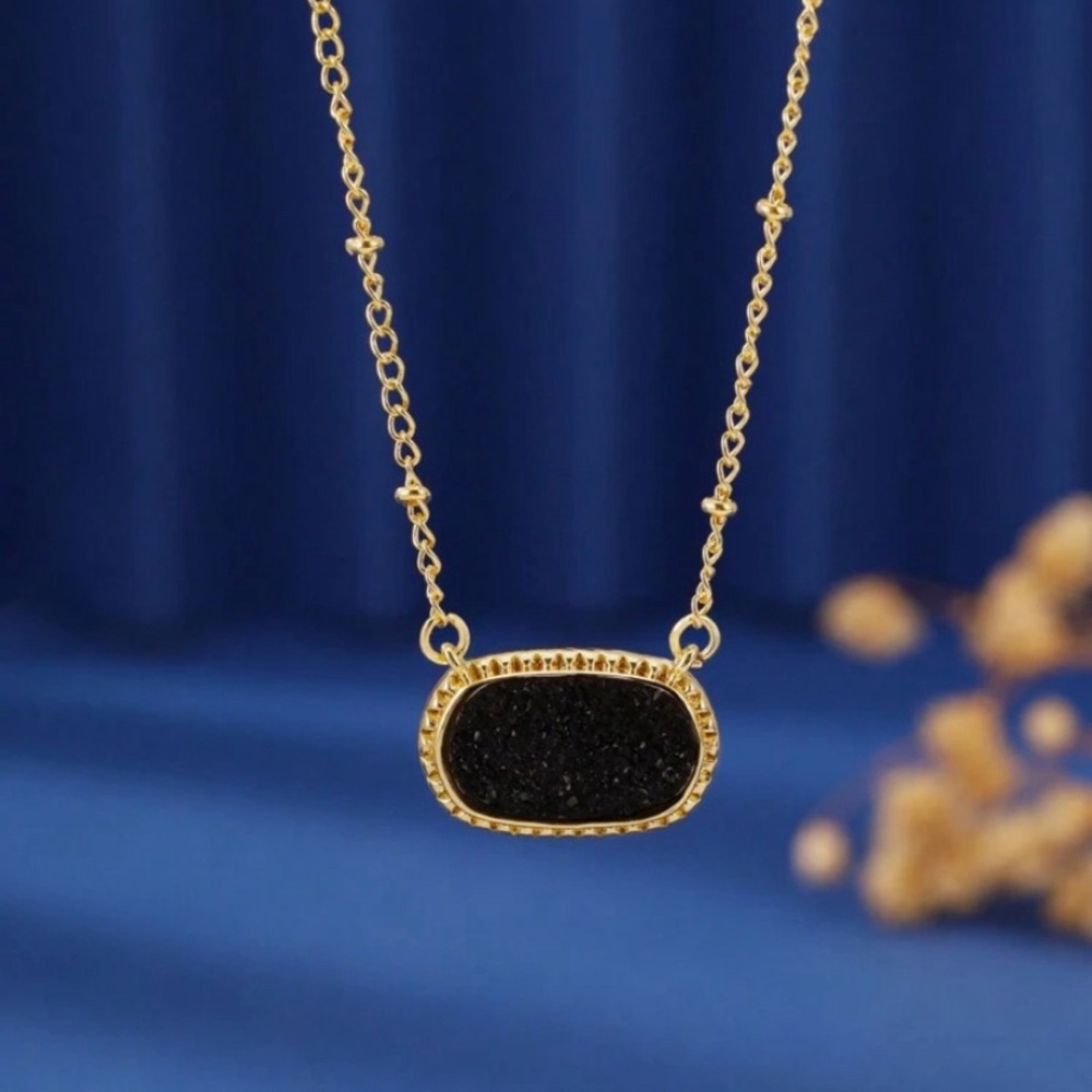 Elegant Black and Gold Pendant Necklace
